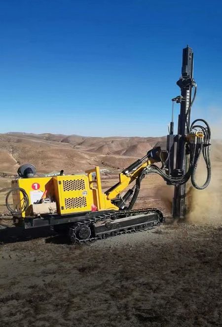 أعمال الحفر لتثبيت أنظمة الطاقة الشمسية